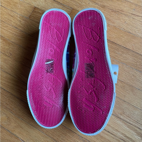Blowfish Kids Tie dye Sneaker.  Size 5. New. - Picture 3 of 6